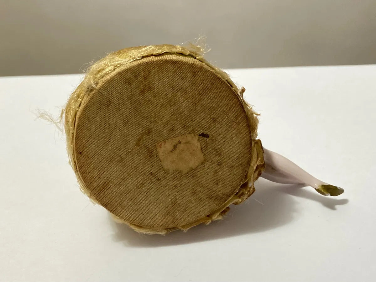 Boneca Alfineteiro Antiga De Porcelana Branco