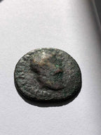 Moeda Antiga Romana Bronze Busto Imperador Símbolo Central
