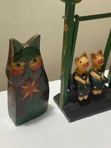 Escultura Artesanato De Madeira Gatos Balança
