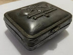 Antiga Caixa Charuto De Metal Porta Cigarro Com Desenhos