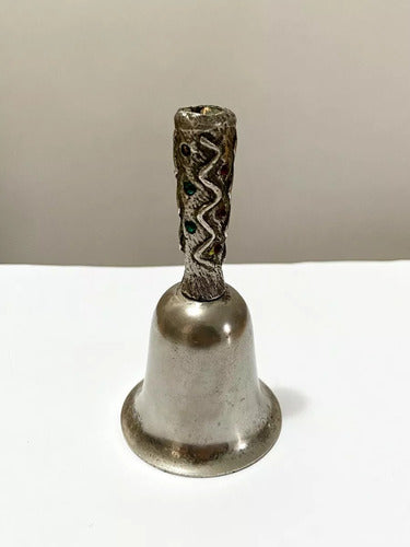 Sino Antigo Em Metal Prata Com Cabo Decorado E Pedras