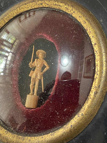 Escultura Antiga Giratória De Parede Soldado Miniatura