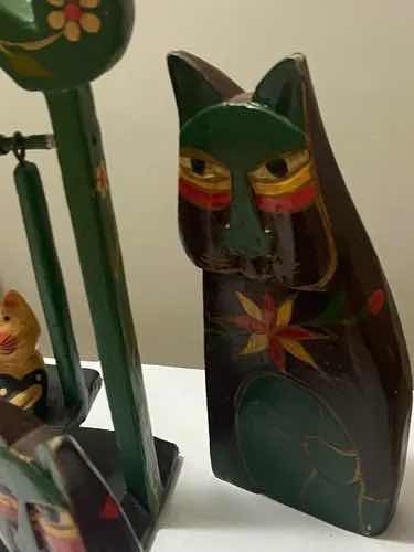 Escultura Artesanato De Madeira Gatos Balança