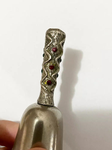 Sino Antigo Em Metal Prata Com Cabo Decorado E Pedras
