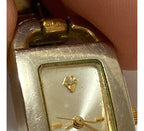 Relógio Antigo Quartz Avon Com Pedras