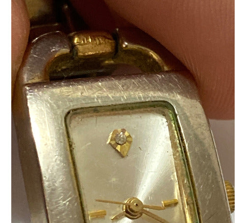 Relógio Antigo Quartz Avon Com Pedras