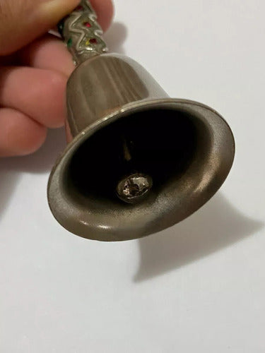 Sino Antigo Em Metal Prata Com Cabo Decorado E Pedras