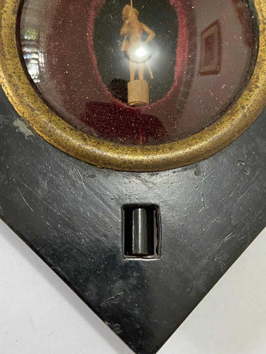 Escultura Antiga Giratória De Parede Soldado Miniatura