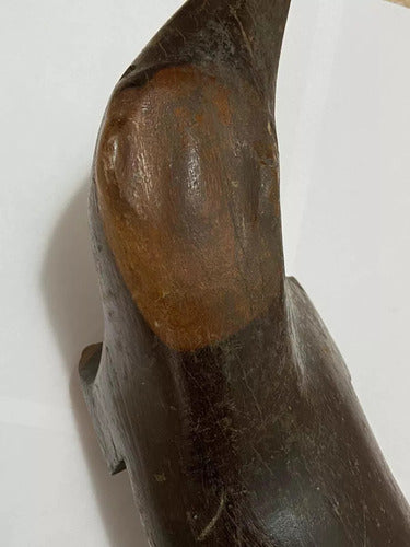 Escultura antiga Banquinho artesanal indígena em madeira