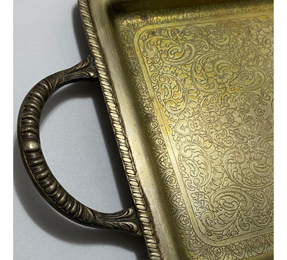 Antiga Bandeja com detalhes ornamentais relevo floral
