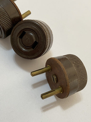 Tomada Antiga Baquelite Redonda Macho