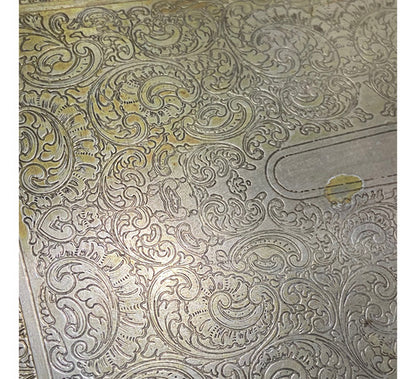 Antiga Bandeja com detalhes ornamentais relevo floral