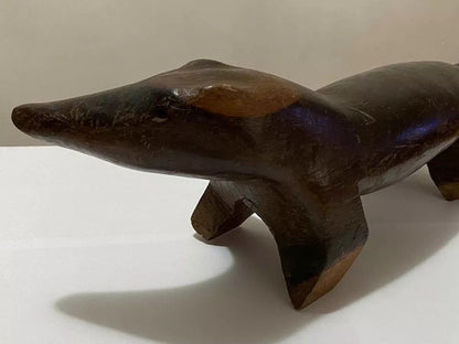 Escultura antiga Banquinho artesanal indígena em madeira