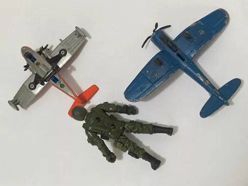 Brinquedos Antigos Soldado E Aviões