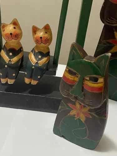 Escultura Artesanato De Madeira Gatos Balança