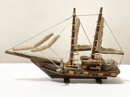Antiga Miniatura De Navio Veleiro Artesanal Em Madeira