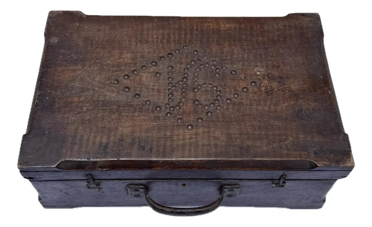 Antiga Caixa Maleta De Madeira Com Tachas Década De 1940