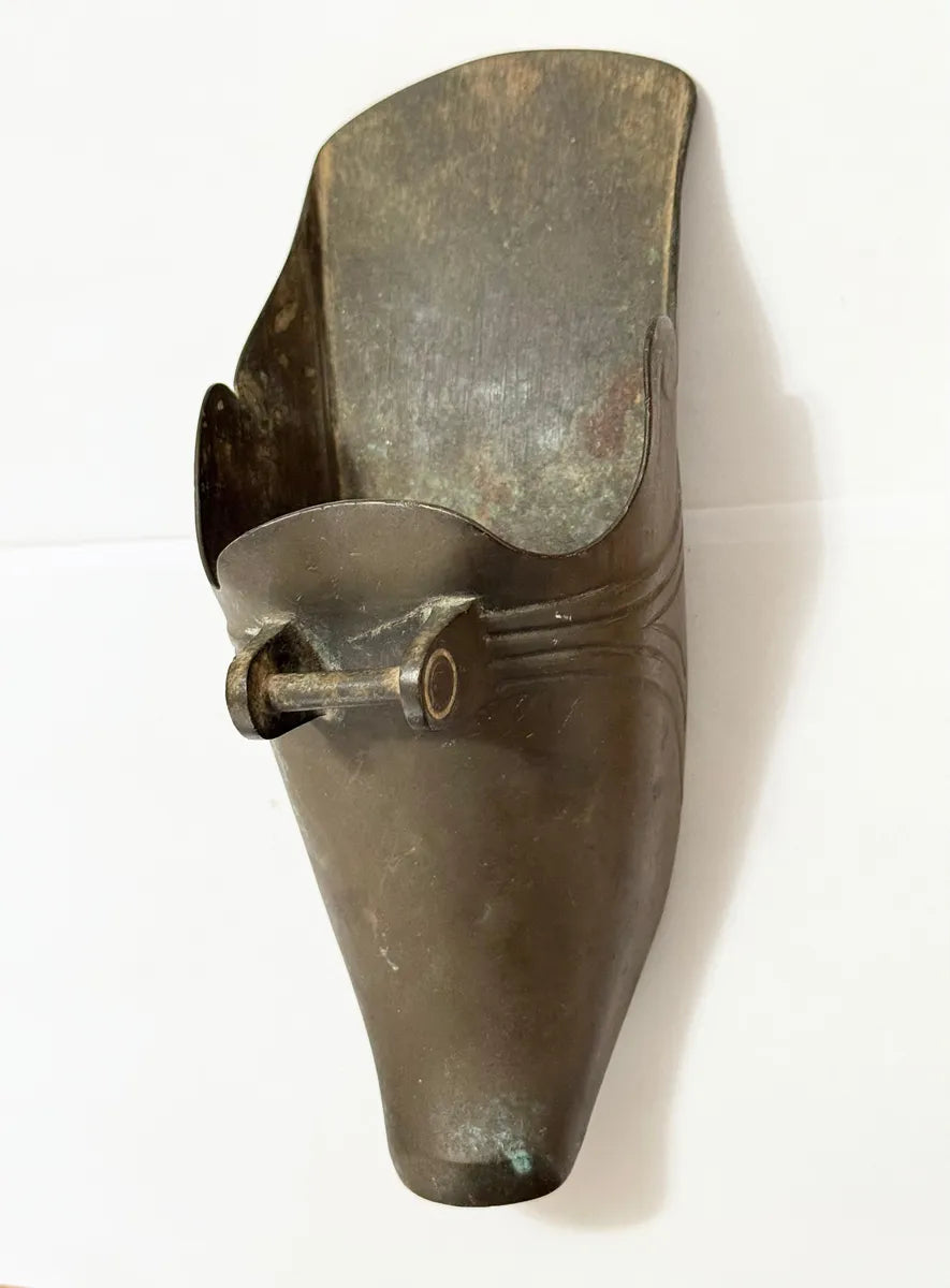 Antiga Floreira / Suporte De Parede Em Metal Formato Sapata