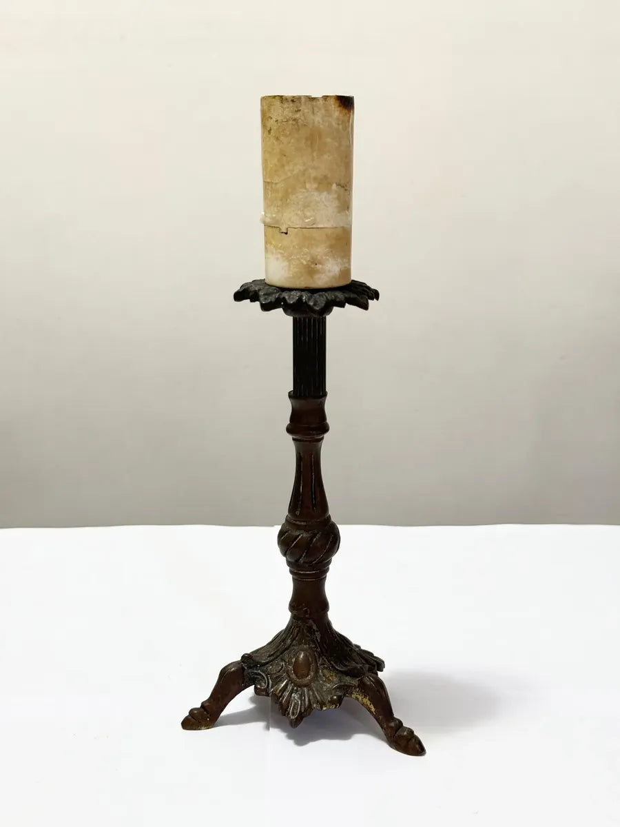 Castiçal Antigo Bronze Com Base Ornada