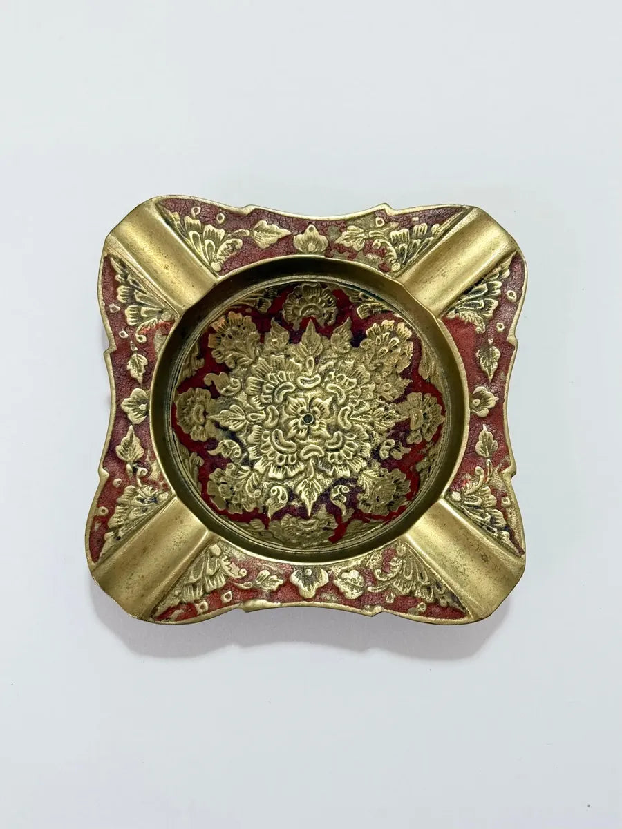 Cinzeiro Antigo De Metal Dourado Com Relevo Floral Vermelho