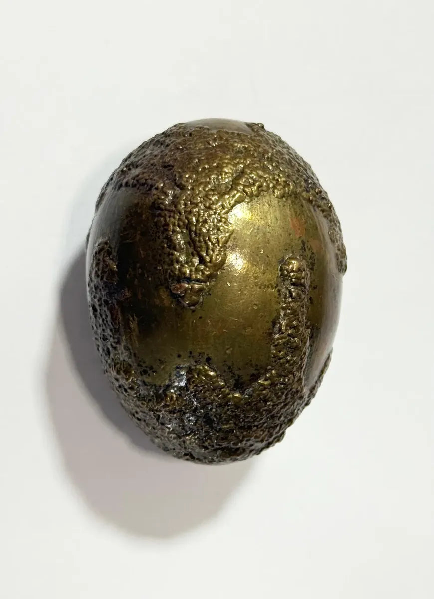Escultura Antiga Brutalista Em Metal Formato Ovo 275g