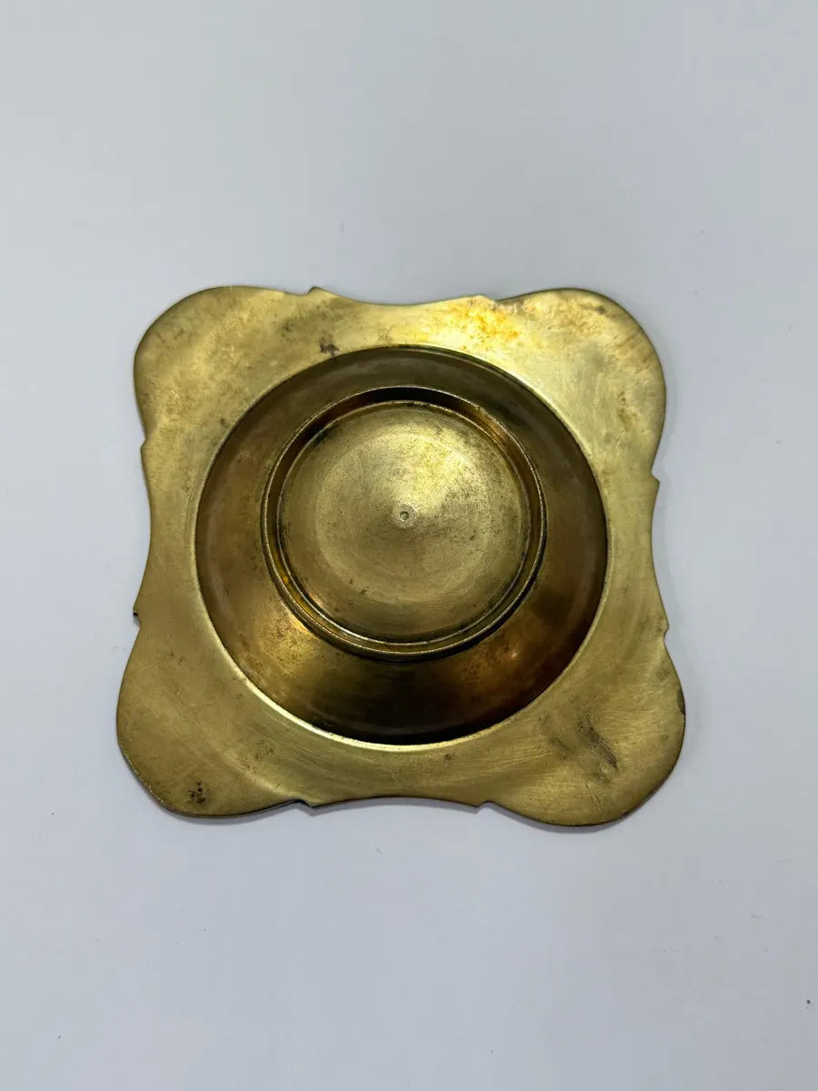 Cinzeiro Antigo De Metal Dourado Com Relevo Floral Vermelho