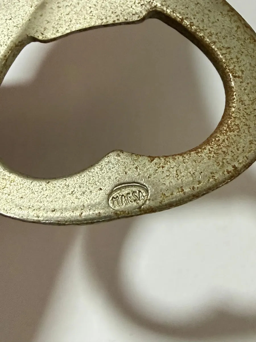 Abridor De Garrafas Antigo Maesa Relevo Floral E Pedras