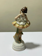 Estatueta Antiga Bailarina De Porcelana Pintada À Mão