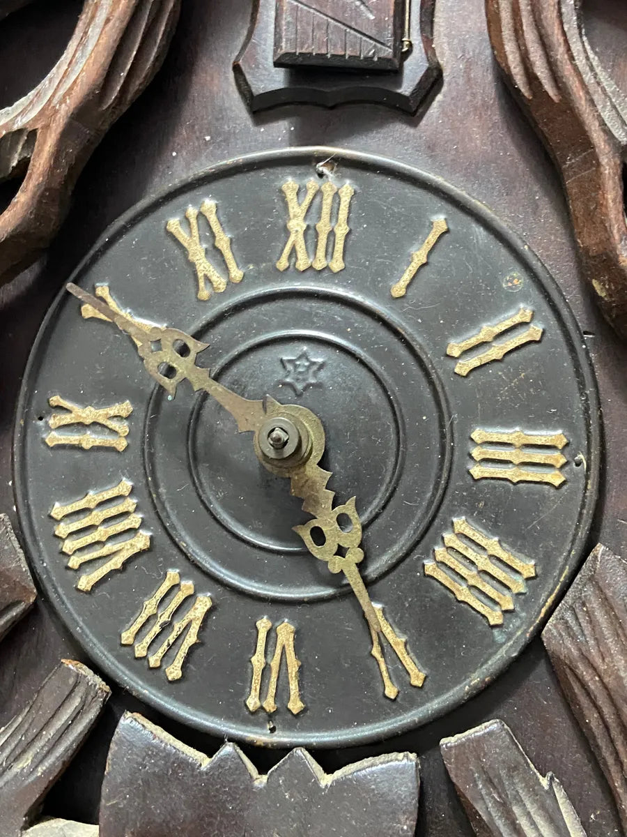 Relógio Cuco Antigo De Parede Marca H Em Madeira Entalhada Marrom Marrom