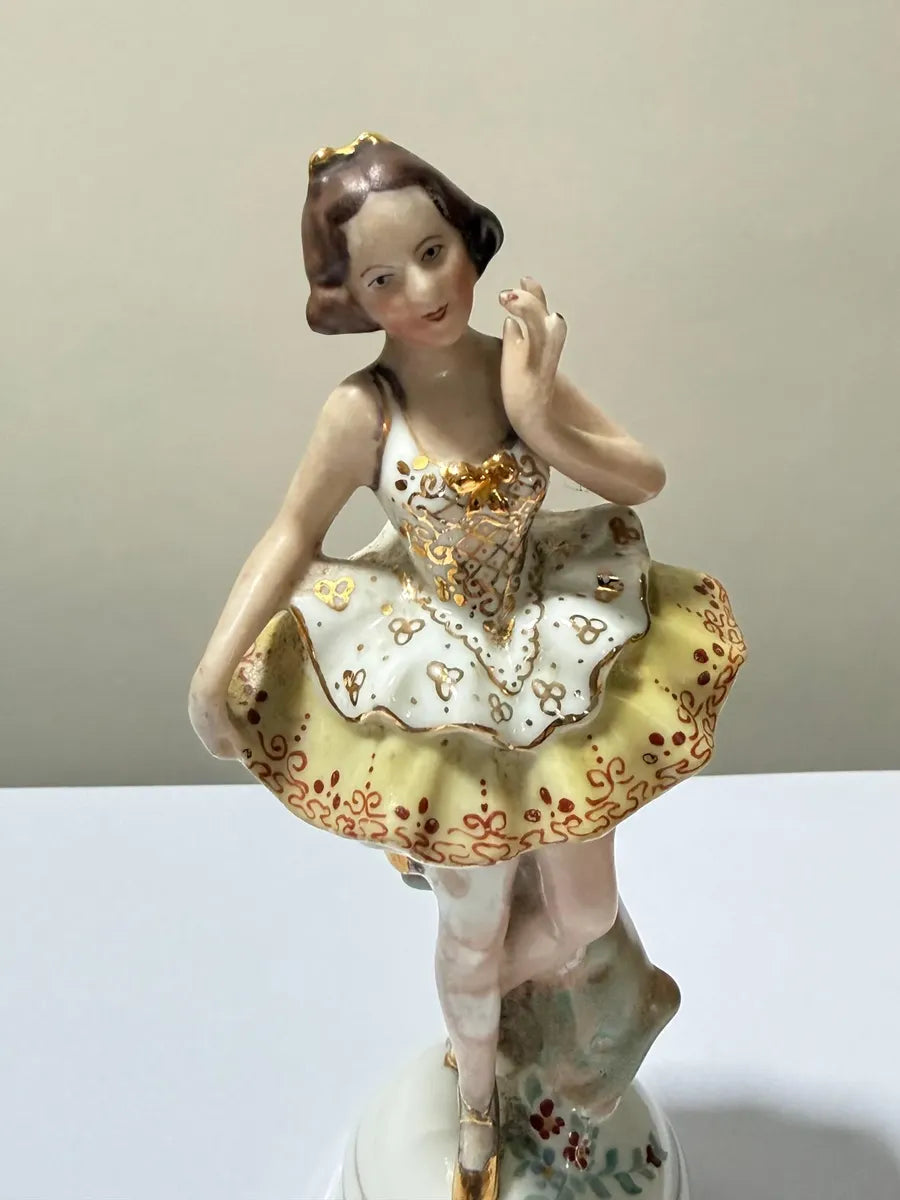 Estatueta Antiga Bailarina De Porcelana Pintada À Mão