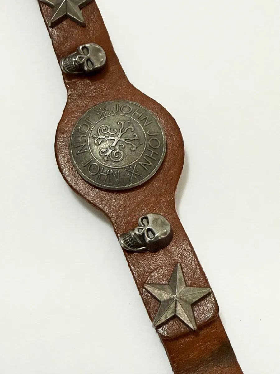 Pulseira John John Couro Marrom Com Caveiras E Estrelas Marrom