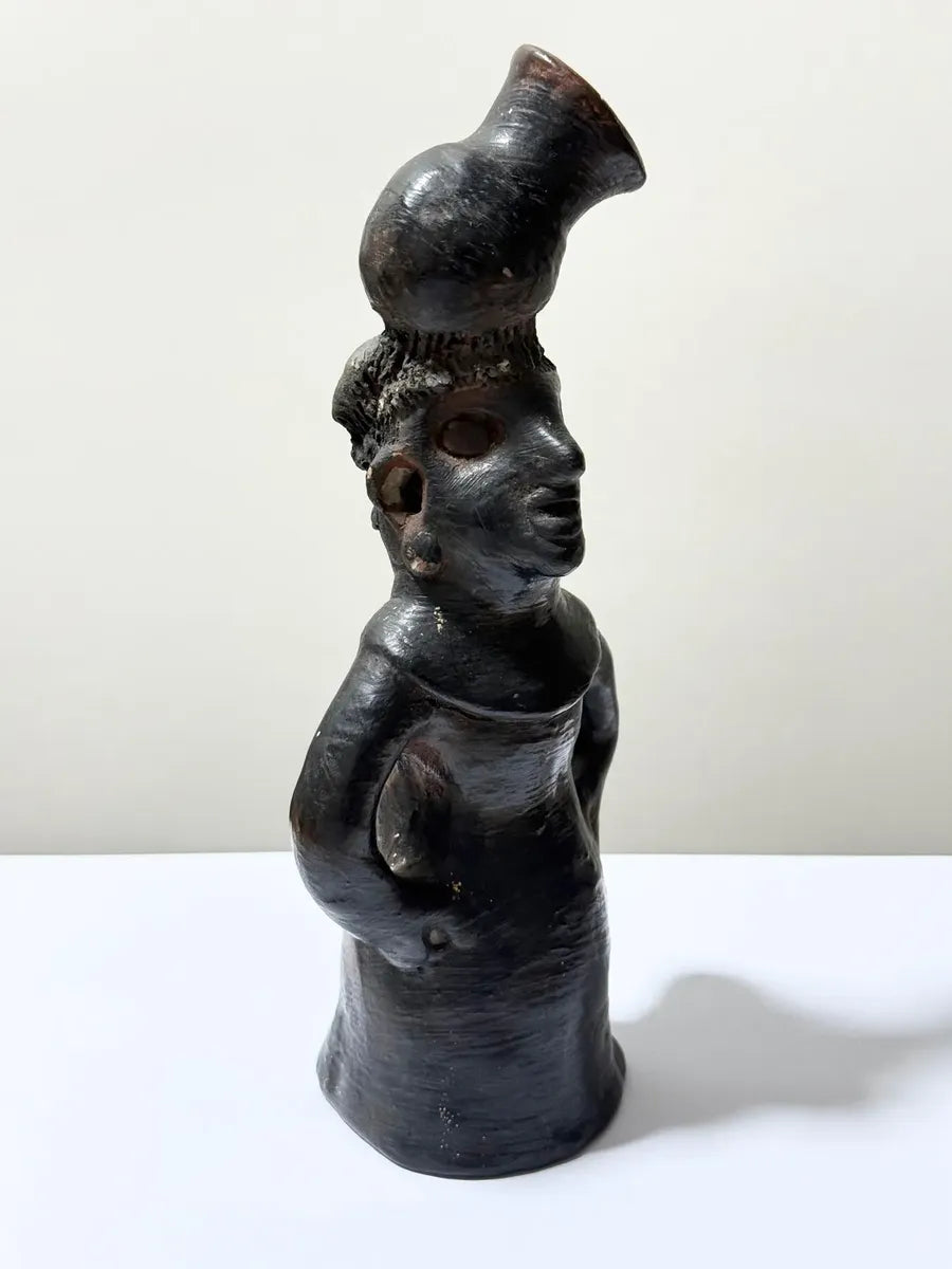 Escultura Antiga Cerâmica Figura Antropomórfica Com Vaso