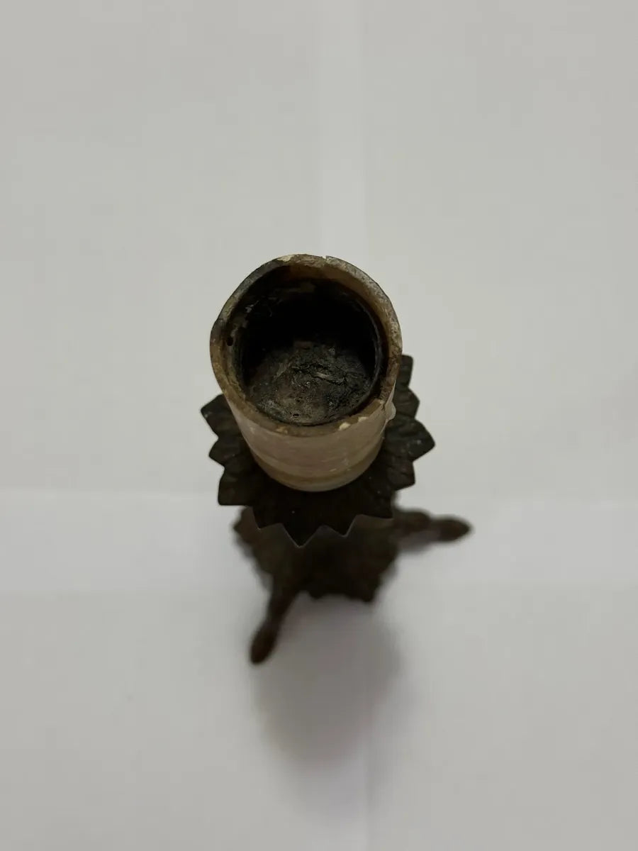 Castiçal Antigo Bronze Com Base Ornada