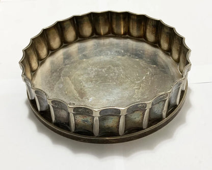 Antigo Descanso De Garrafa St. James Em Metal Prateado