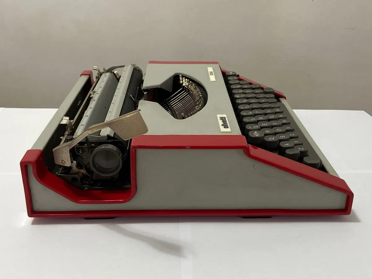 Máquina De Escrever Olivetti Roma Vermelha Antiga