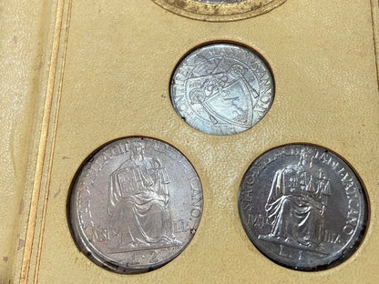 Antigo Souvenir Vaticano Ano Santo 1950 com Moedas e Selos