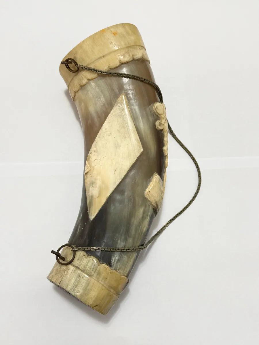 Copo Guampa Chifre Entalhado Antigo Com Figura De Boi