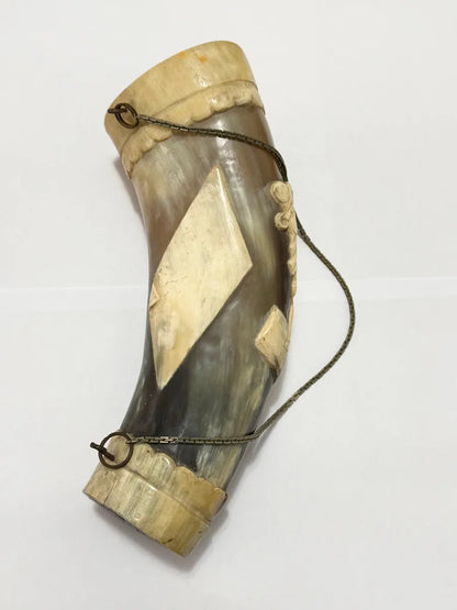 Copo Guampa Chifre Entalhado Antigo Com Figura De Boi