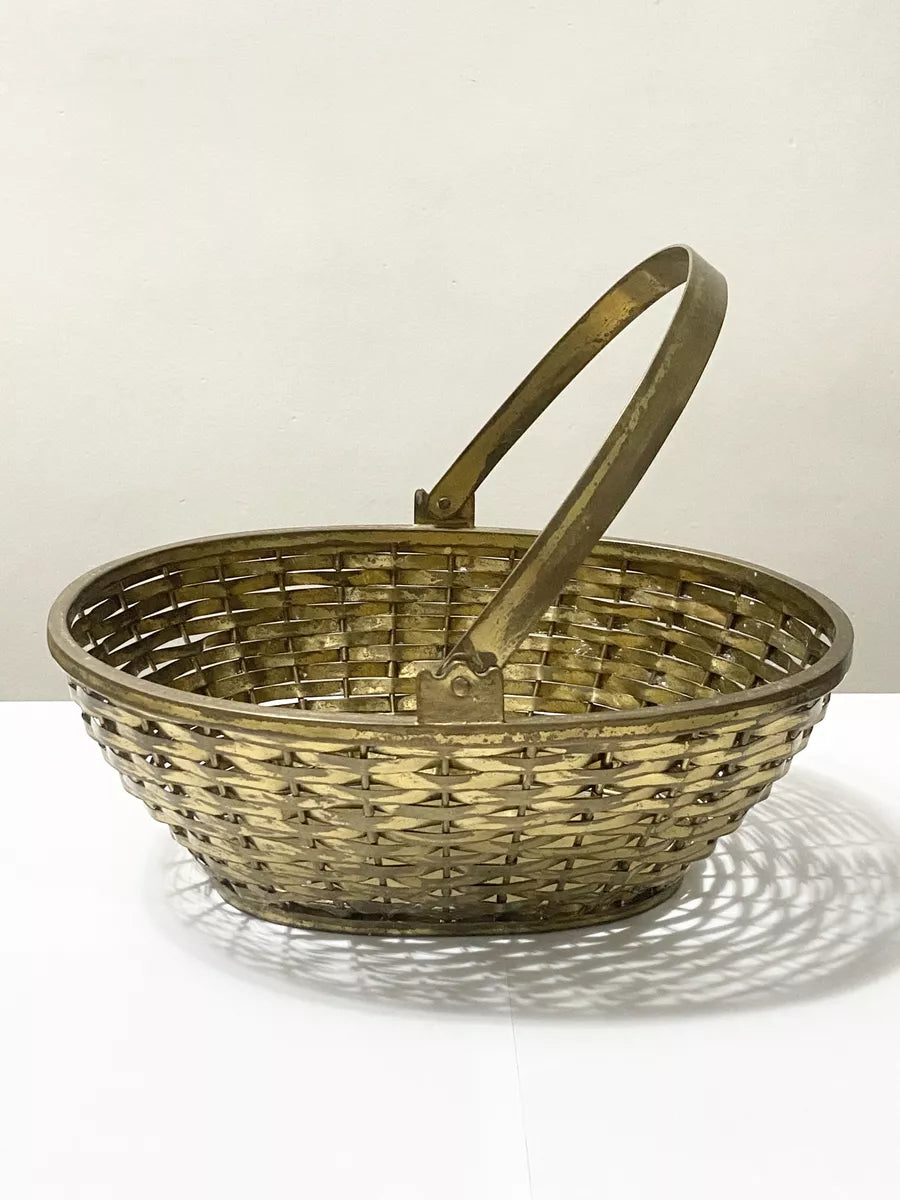 Cesta Antiga Dourada Oval Com Alça Em Metal