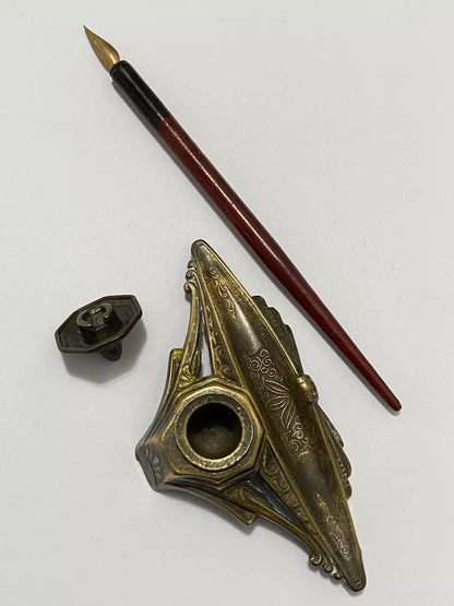Tinteiro Porta Caneta Antigo Em Bronze + Pena Fritz Johansen