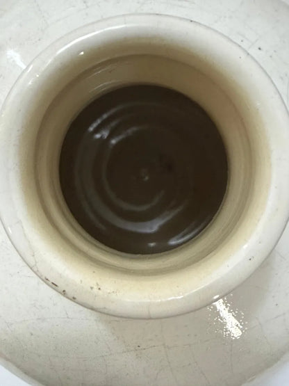 Vaso Antigo Em Cerâmica Craquelada Com Flor Em Alto Relevo