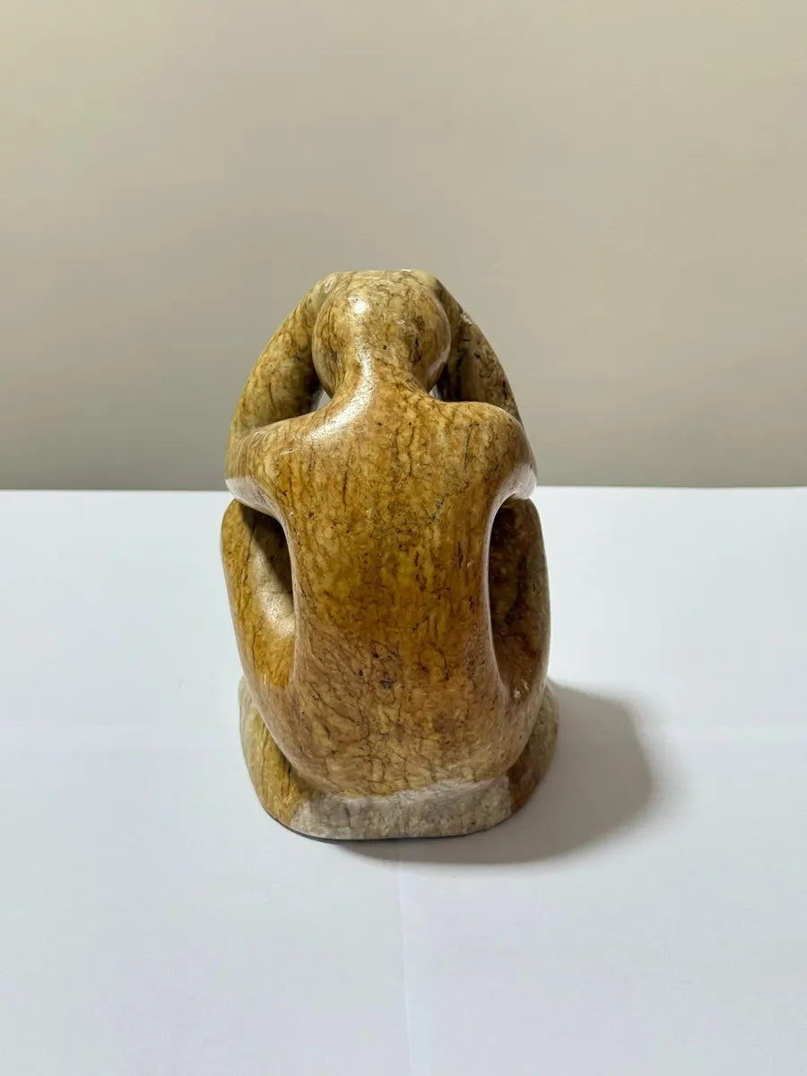 Escultura Antiga Figura Humana Sentada Abstrata Em Pedra