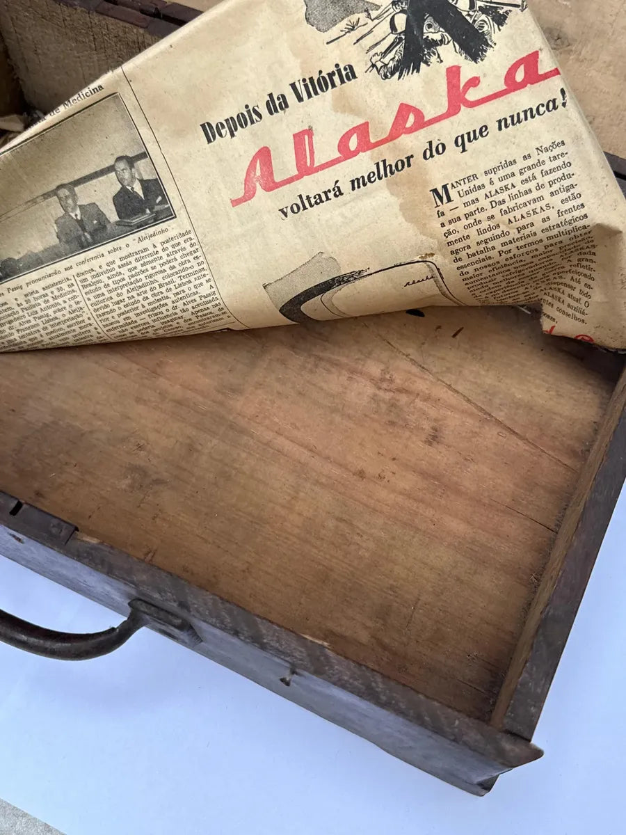 Antiga Caixa Maleta De Madeira Com Tachas Década De 1940