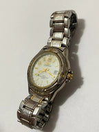 Relógio Antigo Cosmos Quartz 510am Prata E Dourado Prateado