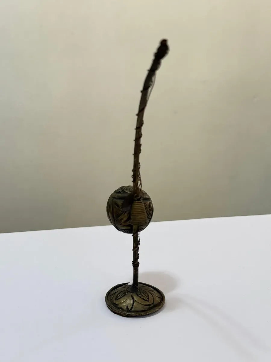 Escultura Antiga Berimbau Em Metal Com Sino 17cm