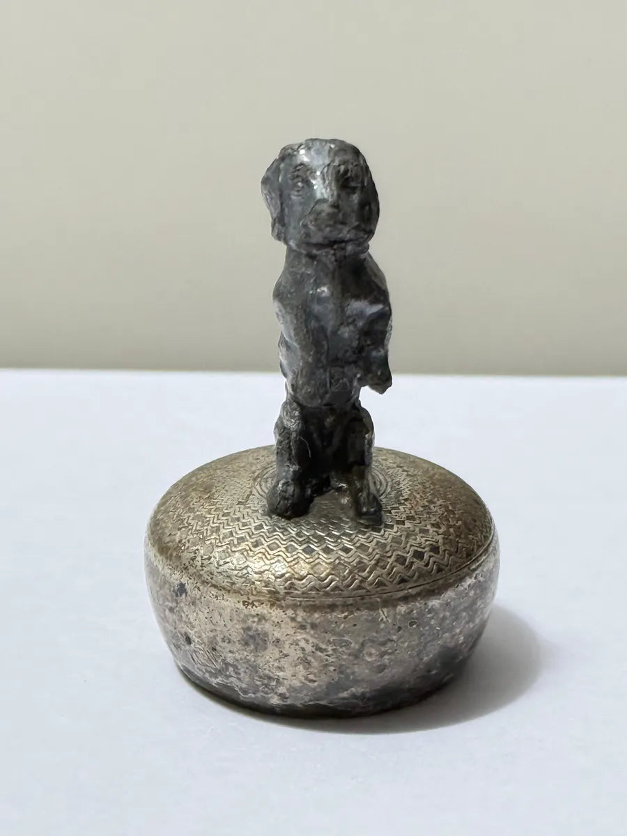 Mini Escultura Cachorro Antiga Em Metal Prateado