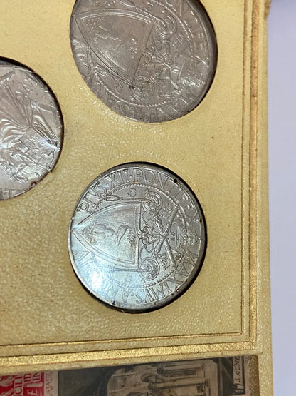 Antigo Souvenir Vaticano Ano Santo 1950 com Moedas e Selos