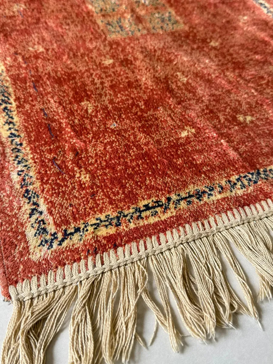 Tapete Antigo Estilo Oriental Vermelho Com Franjas 84cm