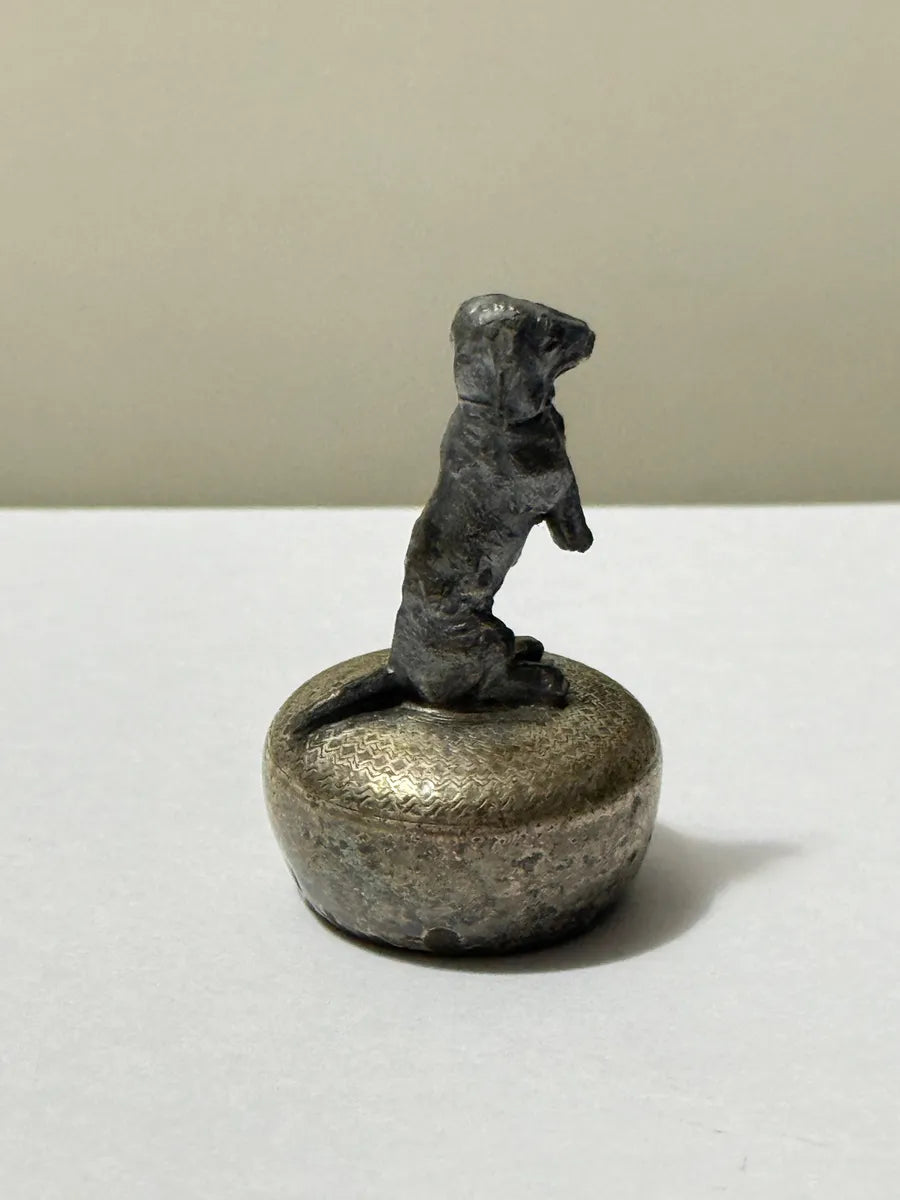 Mini Escultura Cachorro Antiga Em Metal Prateado