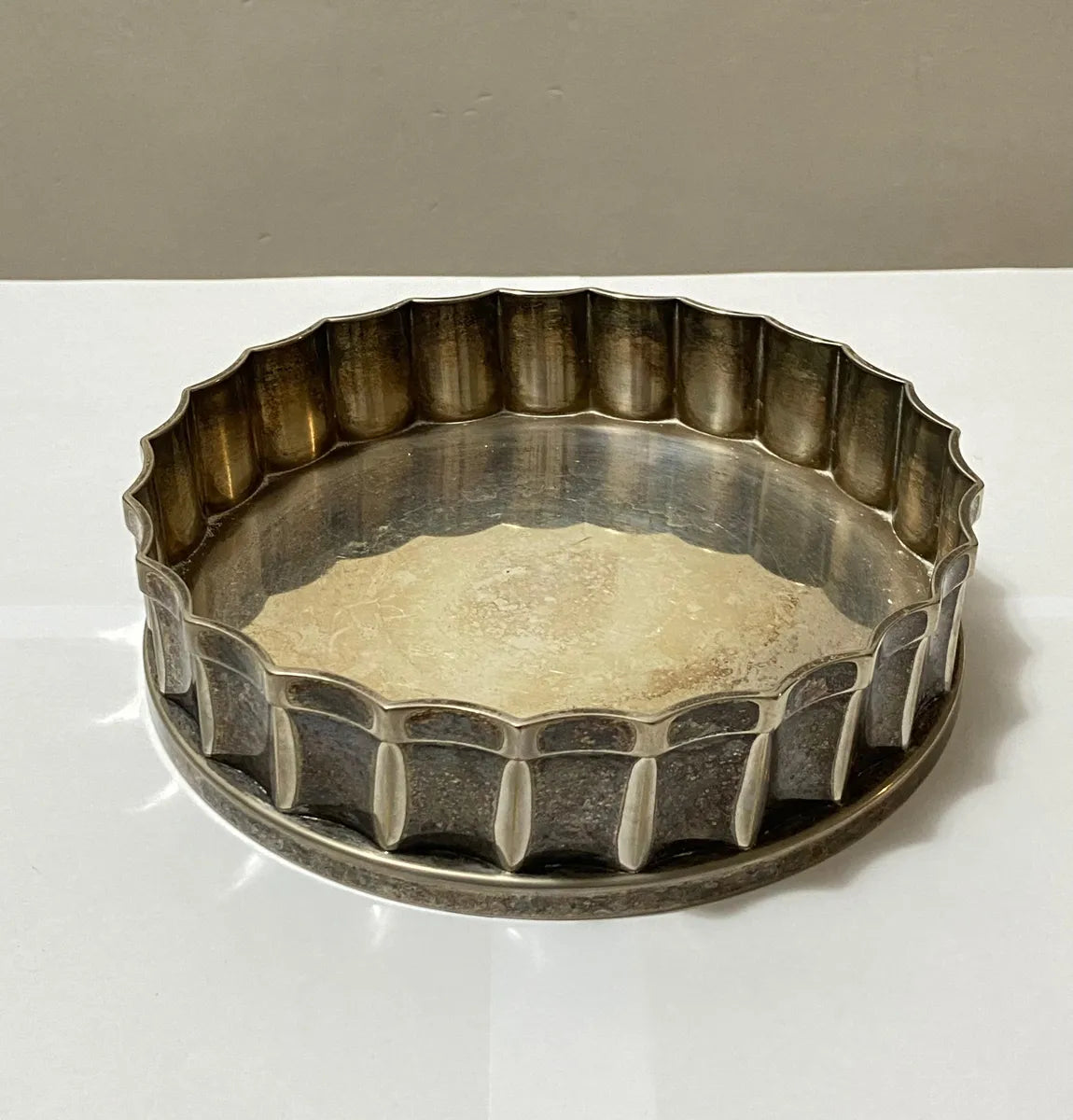 Antigo Descanso De Garrafa St. James Em Metal Prateado